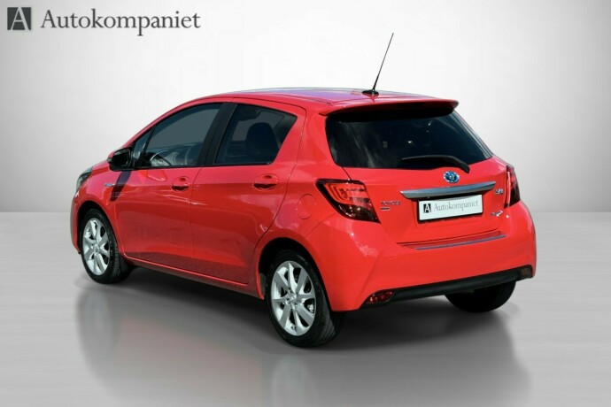 toyota-yaris-elektrisitetbensin-2015-big-6