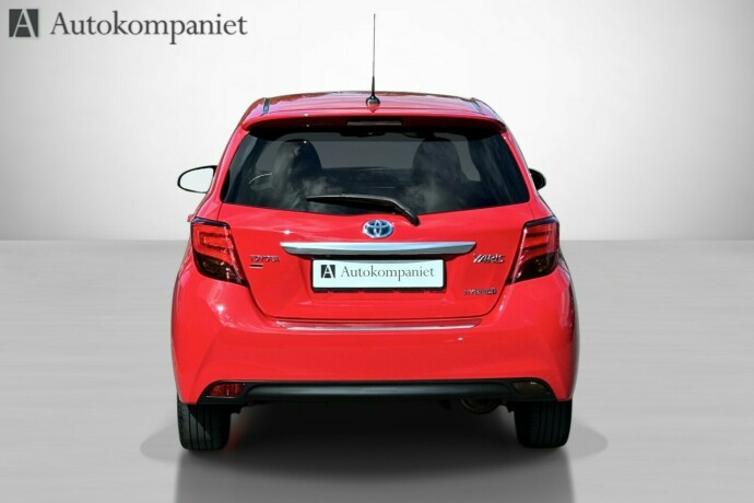 toyota-yaris-elektrisitetbensin-2015-big-7