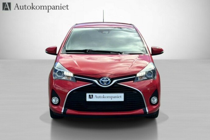 toyota-yaris-elektrisitetbensin-2015-big-3