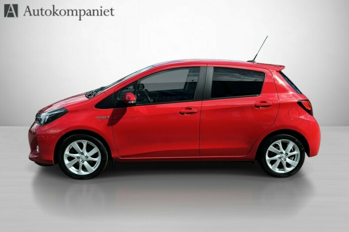 toyota-yaris-elektrisitetbensin-2015-big-5