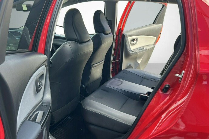 toyota-yaris-elektrisitetbensin-2015-big-18