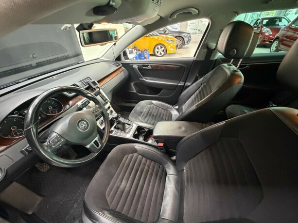 volkswagen-passat-diesel-2012-big-23