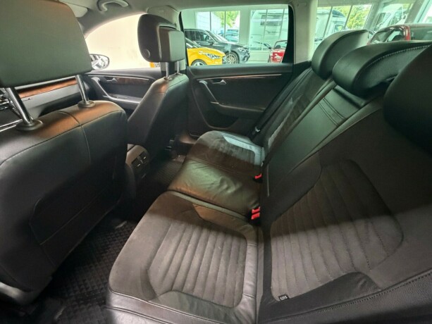 volkswagen-passat-diesel-2012-big-24