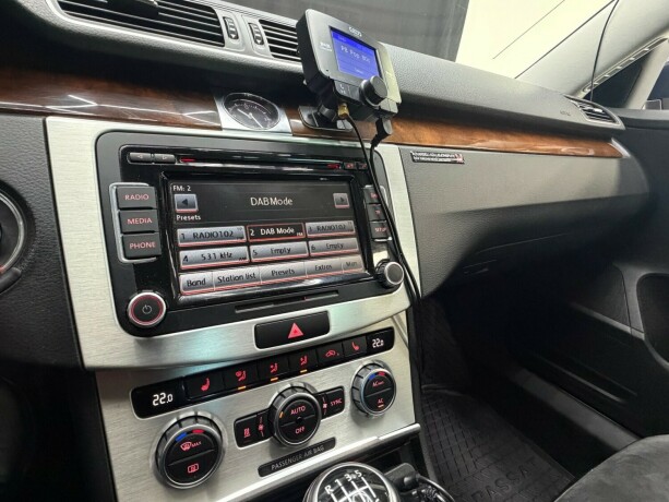 volkswagen-passat-diesel-2012-big-19