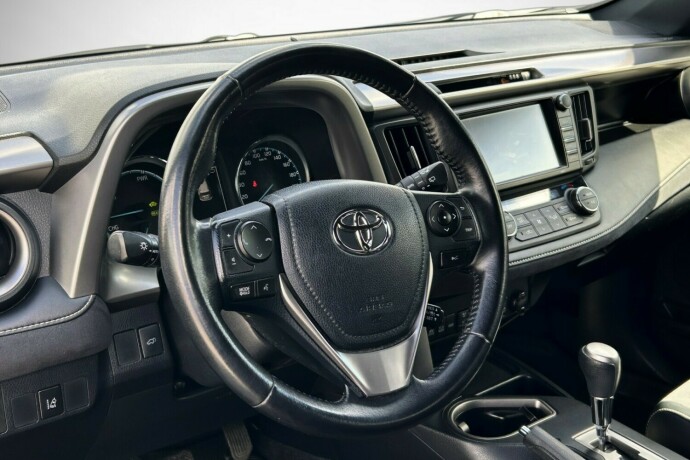 toyota-rav4-elektrisitetbensin-2016-big-10
