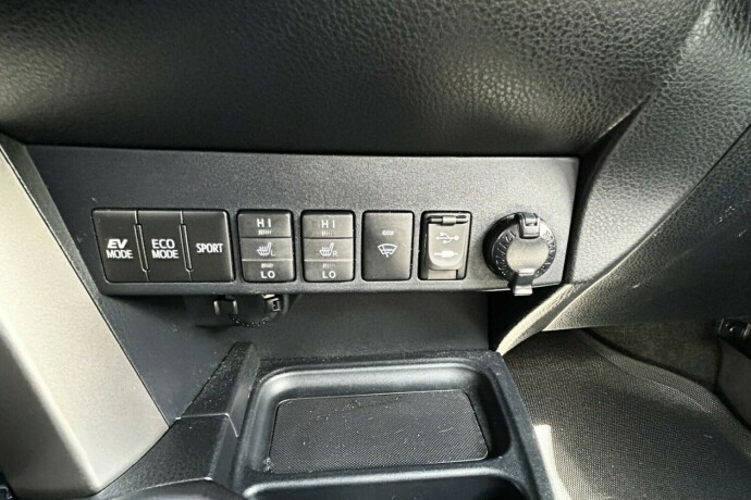 toyota-rav4-elektrisitetbensin-2016-big-15