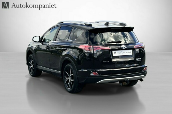 toyota-rav4-elektrisitetbensin-2016-big-3