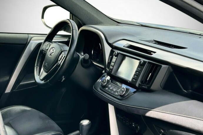 toyota-rav4-elektrisitetbensin-2016-big-8