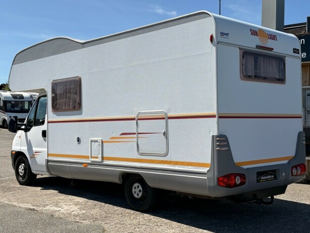 sunlight-alkove-dobbelseng-bak-vanlig-f248rerkort-truma-kombi-god-nyttelast-diesel-2007-big-6