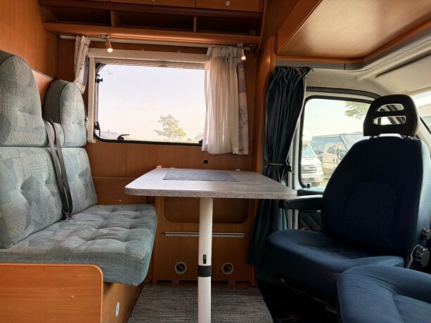 sunlight-alkove-dobbelseng-bak-vanlig-f248rerkort-truma-kombi-god-nyttelast-diesel-2007-big-25