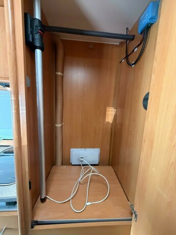 sunlight-alkove-dobbelseng-bak-vanlig-f248rerkort-truma-kombi-god-nyttelast-diesel-2007-big-45