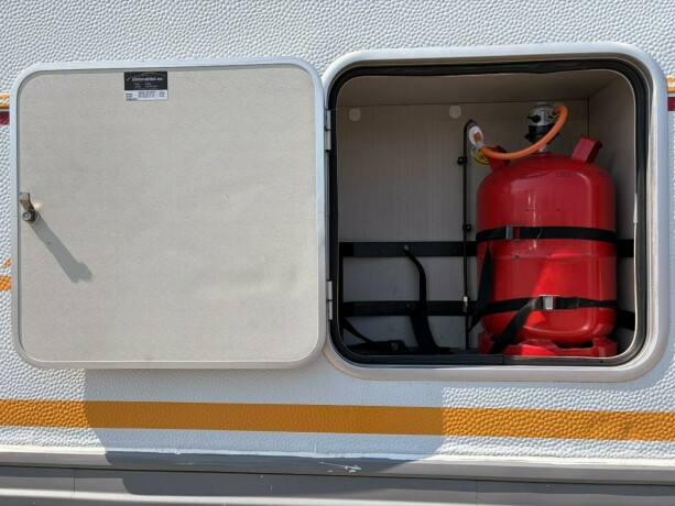sunlight-alkove-dobbelseng-bak-vanlig-f248rerkort-truma-kombi-god-nyttelast-diesel-2007-big-10
