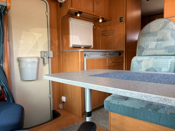 sunlight-alkove-dobbelseng-bak-vanlig-f248rerkort-truma-kombi-god-nyttelast-diesel-2007-big-27