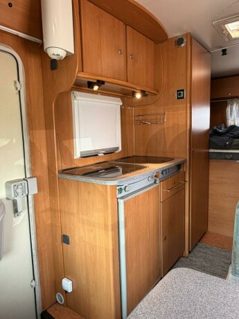 sunlight-alkove-dobbelseng-bak-vanlig-f248rerkort-truma-kombi-god-nyttelast-diesel-2007-big-31