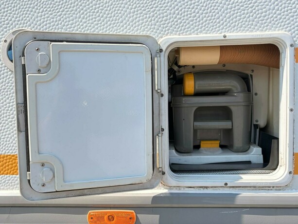 sunlight-alkove-dobbelseng-bak-vanlig-f248rerkort-truma-kombi-god-nyttelast-diesel-2007-big-11