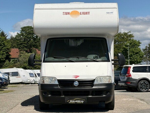 sunlight-alkove-dobbelseng-bak-vanlig-f248rerkort-truma-kombi-god-nyttelast-diesel-2007-big-1