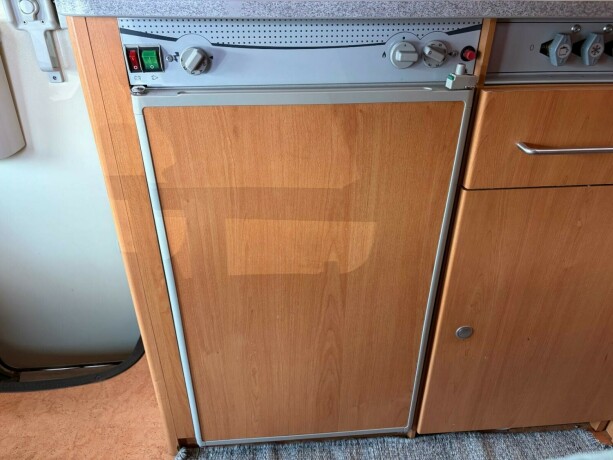 sunlight-alkove-dobbelseng-bak-vanlig-f248rerkort-truma-kombi-god-nyttelast-diesel-2007-big-37