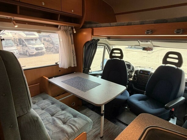 sunlight-alkove-dobbelseng-bak-vanlig-f248rerkort-truma-kombi-god-nyttelast-diesel-2007-big-24