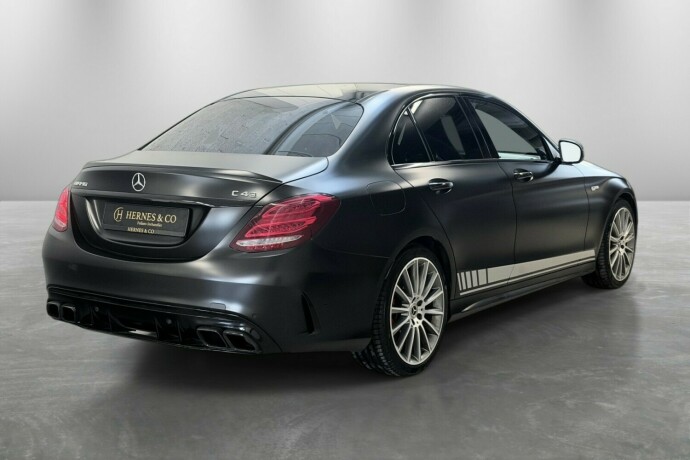 mercedes-benz-c43-bensin-2017-big-2