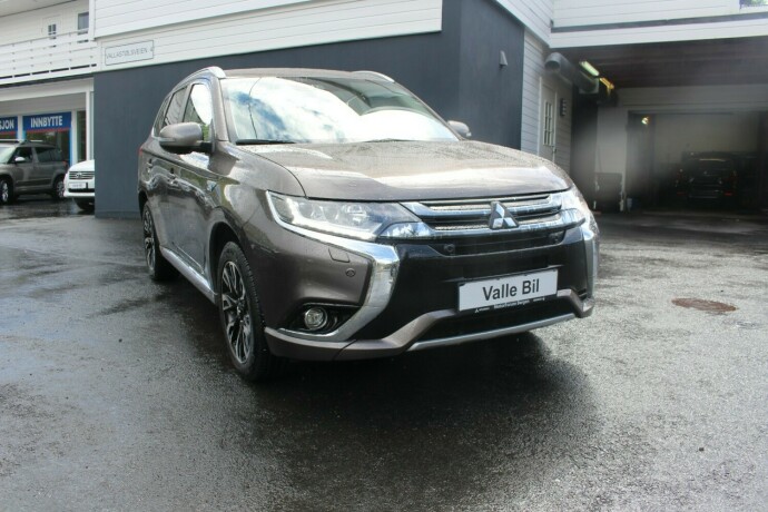 mitsubishi-outlander-elektrisitetbensin-2018-big-0