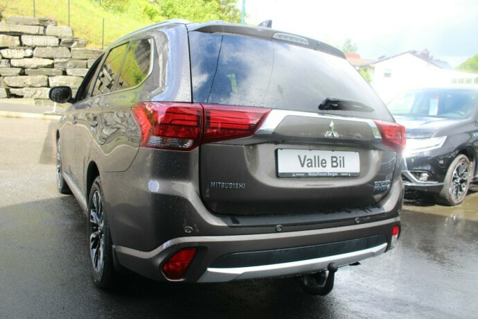 mitsubishi-outlander-elektrisitetbensin-2018-big-3