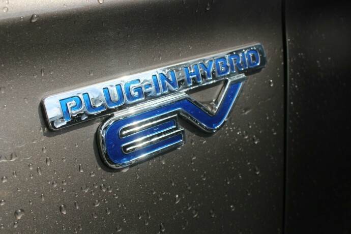 mitsubishi-outlander-elektrisitetbensin-2018-big-2