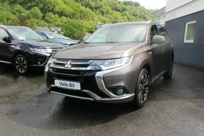 mitsubishi-outlander-elektrisitetbensin-2018-big-1