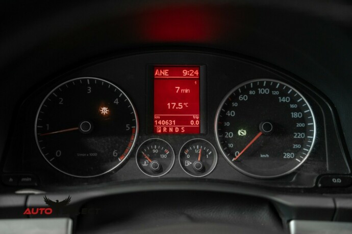 volkswagen-scirocco-diesel-2009-big-25