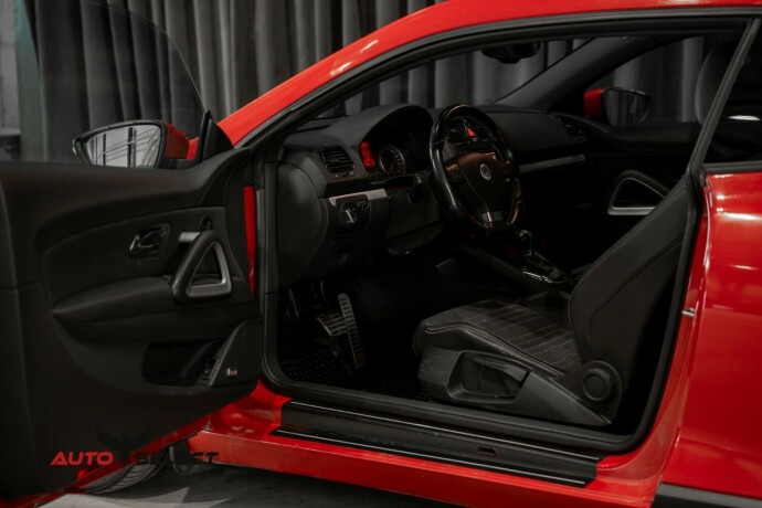 volkswagen-scirocco-diesel-2009-big-15