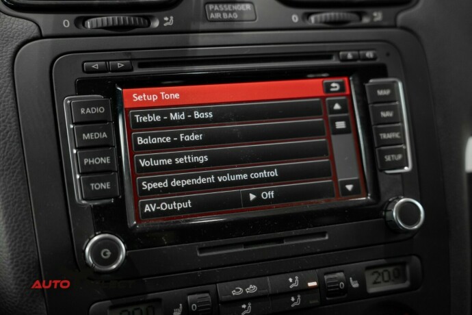 volkswagen-scirocco-diesel-2009-big-35