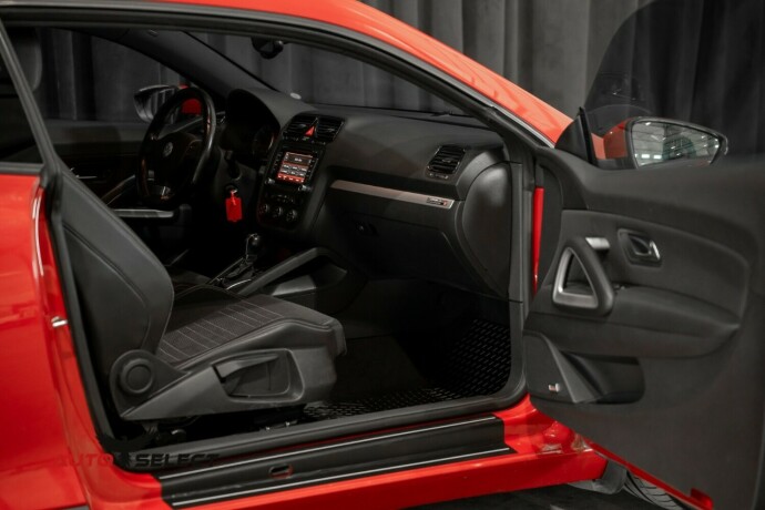 volkswagen-scirocco-diesel-2009-big-11