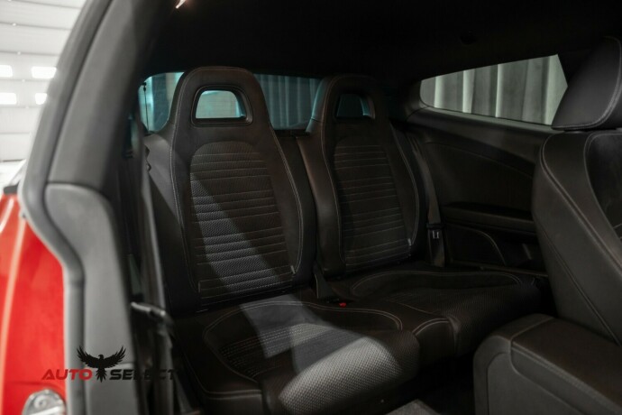 volkswagen-scirocco-diesel-2009-big-14