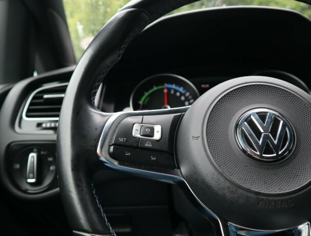 volkswagen-golf-elektrisitetbensin-2018-big-15
