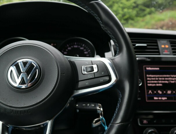 volkswagen-golf-elektrisitetbensin-2018-big-16