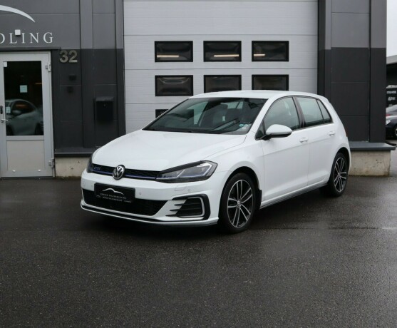 volkswagen-golf-elektrisitetbensin-2018-big-0