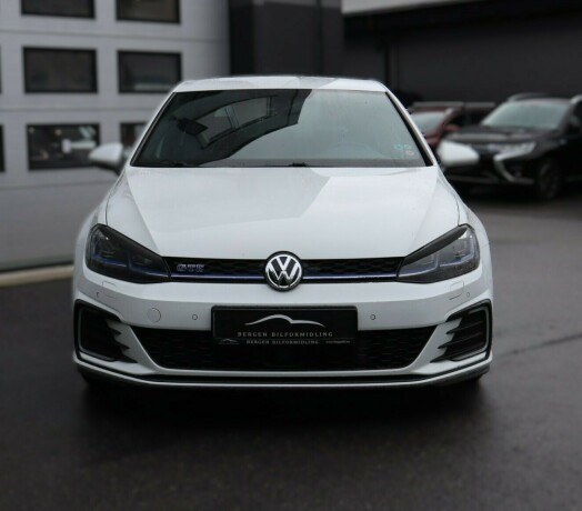 volkswagen-golf-elektrisitetbensin-2018-big-4