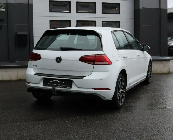 volkswagen-golf-elektrisitetbensin-2018-big-3