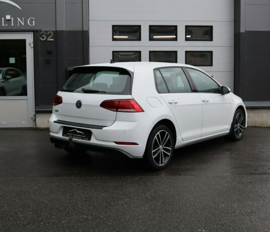 volkswagen-golf-elektrisitetbensin-2018-big-1