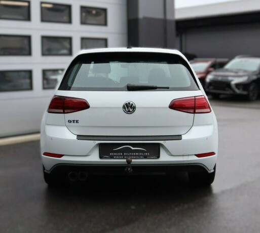 volkswagen-golf-elektrisitetbensin-2018-big-5