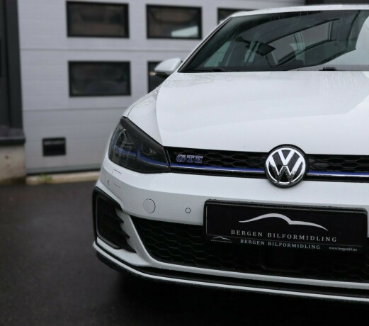 volkswagen-golf-elektrisitetbensin-2018-big-6