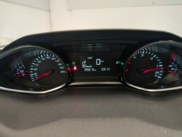 peugeot-308-diesel-2016-big-12
