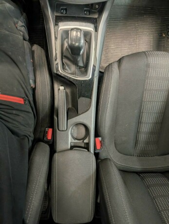 peugeot-308-diesel-2016-big-15