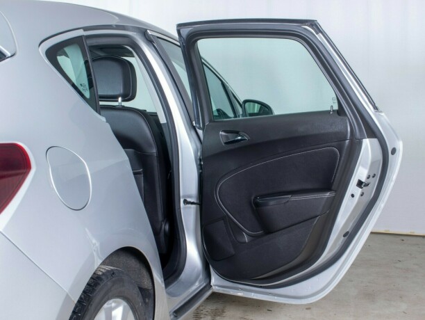 opel-astra-diesel-2010-big-14