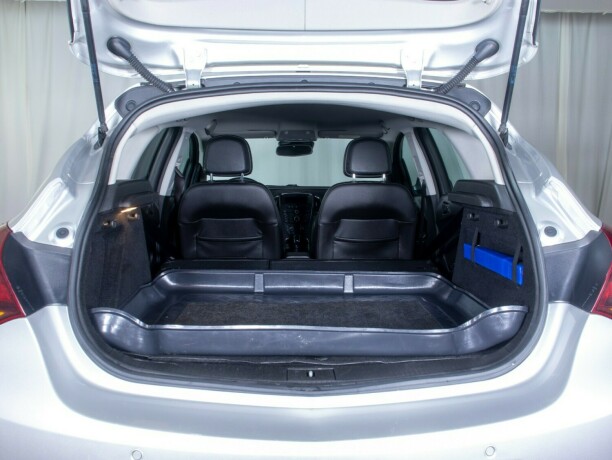 opel-astra-diesel-2010-big-12
