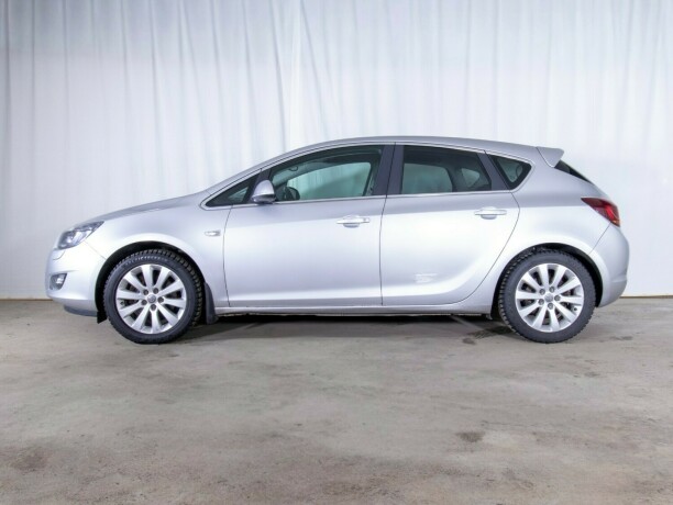 opel-astra-diesel-2010-big-4