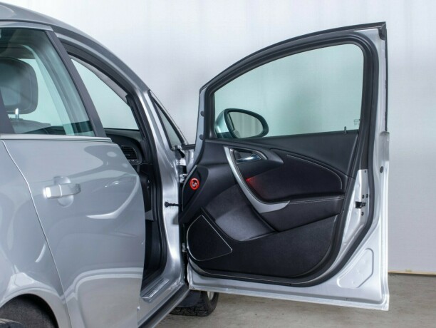 opel-astra-diesel-2010-big-13