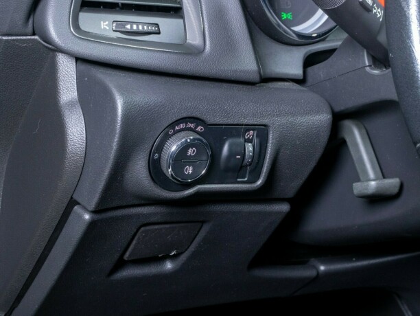 opel-astra-diesel-2010-big-21