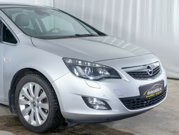 opel-astra-diesel-2010-big-3