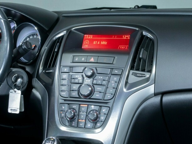 opel-astra-diesel-2010-big-16
