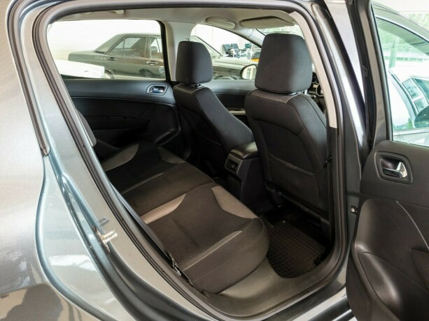 peugeot-308-diesel-2011-big-16